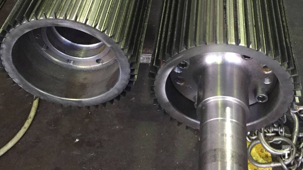 PARTICOLARE DI RULLI SCANALATI TEMPRATI